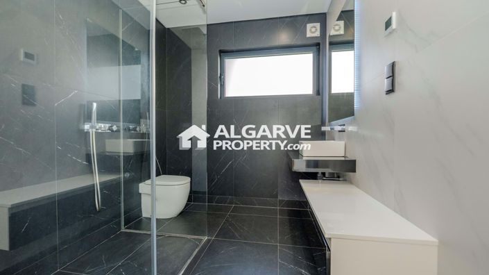 Image No.18-4 Bed Semi-Detached for sale