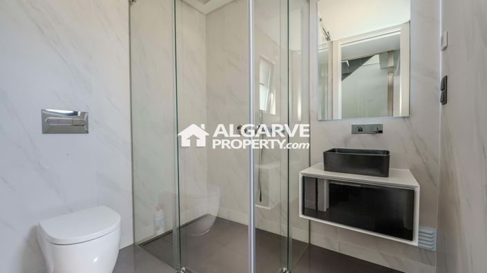 Image No.20-4 Bed Semi-Detached for sale