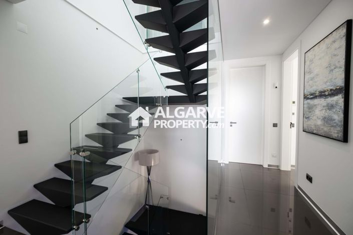 Image No.21-4 Bed Semi-Detached for sale