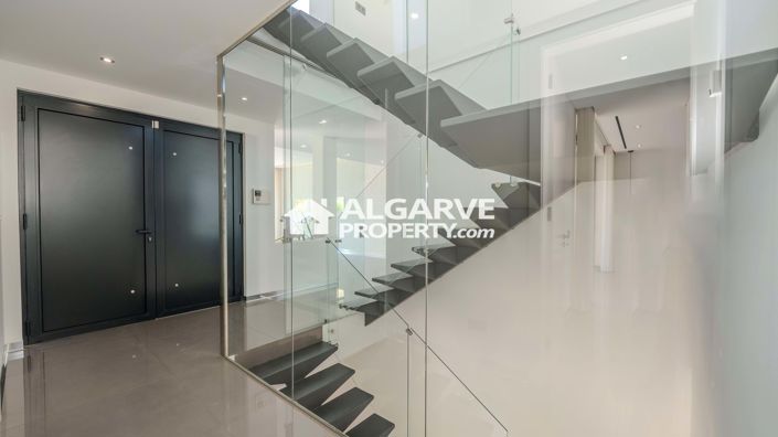 Image No.22-4 Bed Semi-Detached for sale