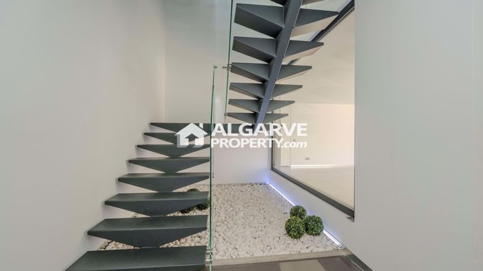 Image No.23-4 Bed Semi-Detached for sale