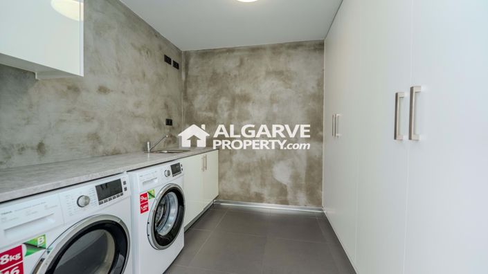 Image No.24-4 Bed Semi-Detached for sale