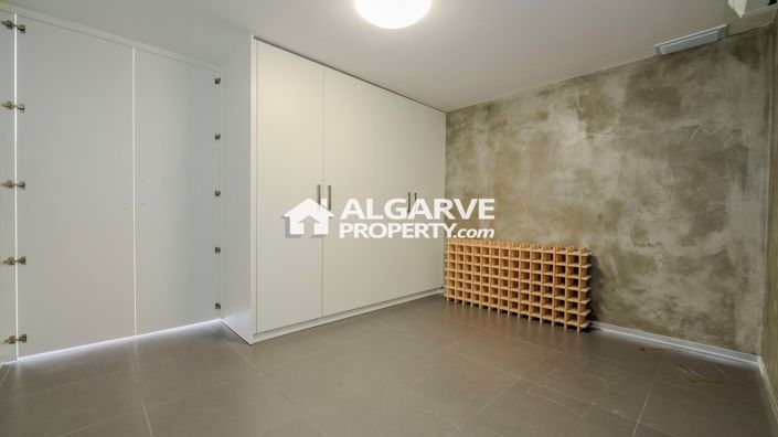 Image No.26-4 Bed Semi-Detached for sale