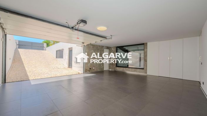 Image No.28-4 Bed Semi-Detached for sale