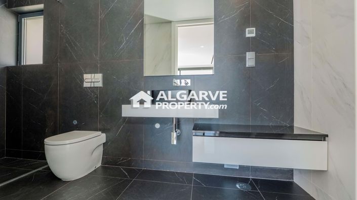 Image No.33-4 Bed Semi-Detached for sale