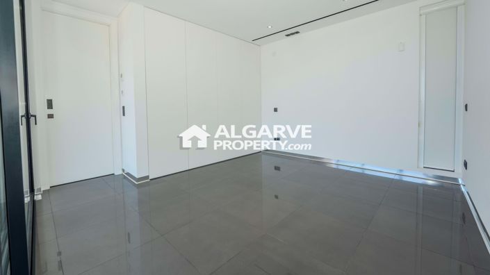 Image No.35-4 Bed Semi-Detached for sale