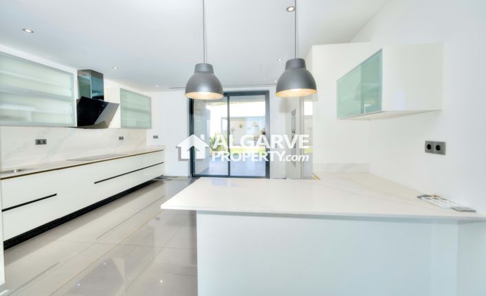 Image No.5-4 Bed Semi-Detached for sale