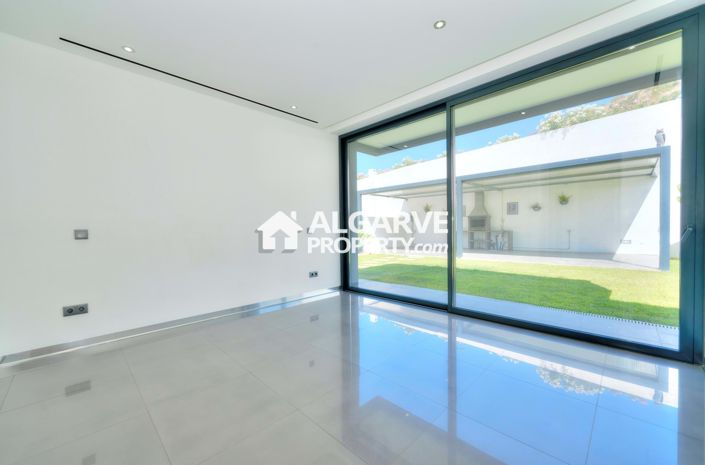 Image No.45-4 Bed Semi-Detached for sale