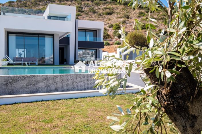 Image No.48-4 Bed Semi-Detached for sale