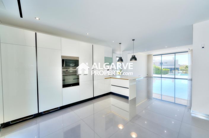 Image No.7-4 Bed Semi-Detached for sale