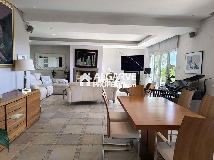 Image No.2-4 Bed Villa for sale