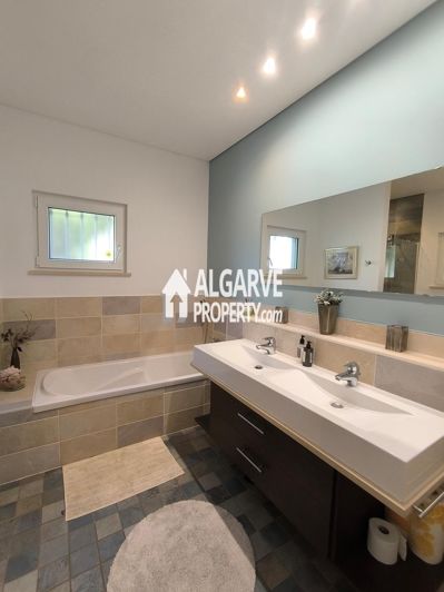 Image No.26-4 Bed Villa for sale