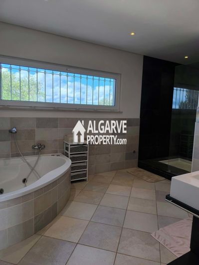 Image No.40-4 Bed Villa for sale