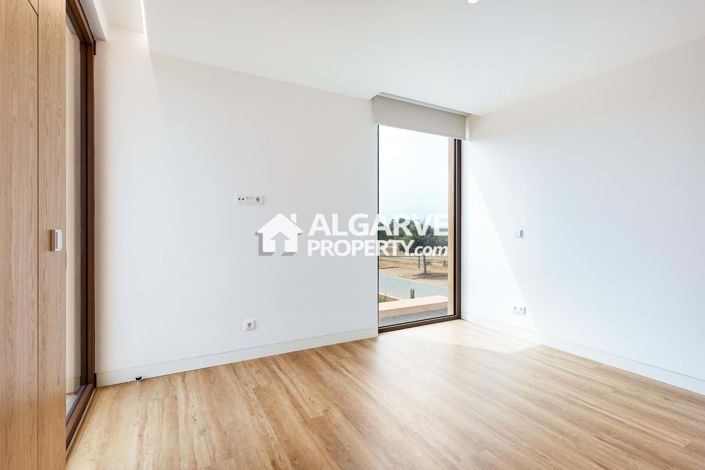 Image No.17-3 Bed Semi-Detached for sale