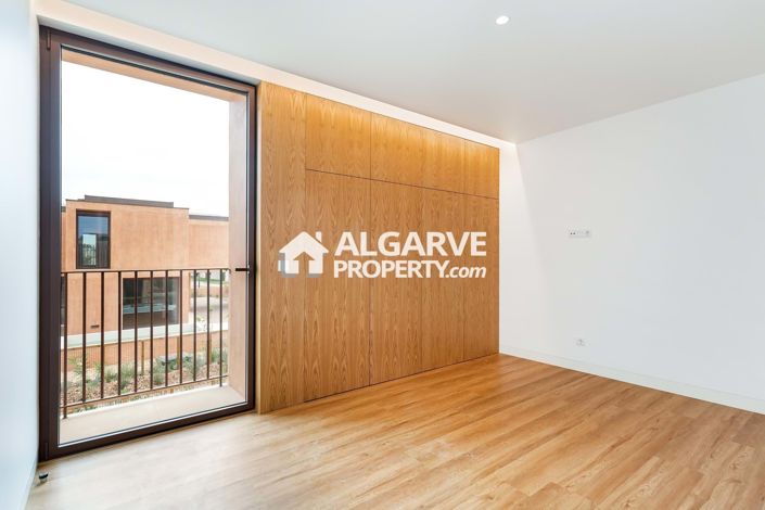 Image No.22-3 Bed Semi-Detached for sale