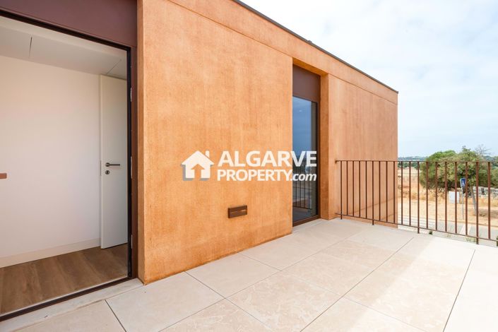 Image No.28-3 Bed Semi-Detached for sale