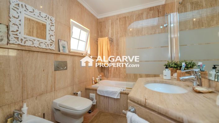 Image No.21-3 Bed Villa for sale