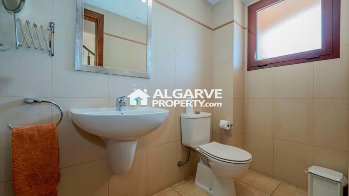 Image No.12-4 Bed Townhouse for sale