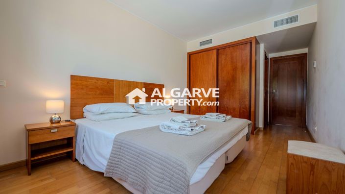 Image No.21-4 Bed Townhouse for sale