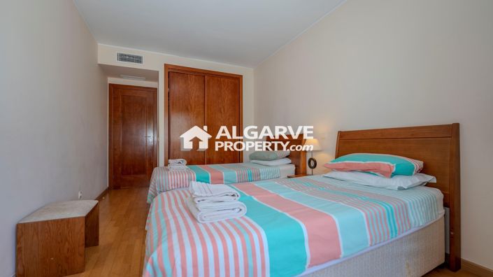 Image No.22-4 Bed Townhouse for sale