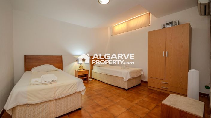 Image No.26-4 Bed Townhouse for sale