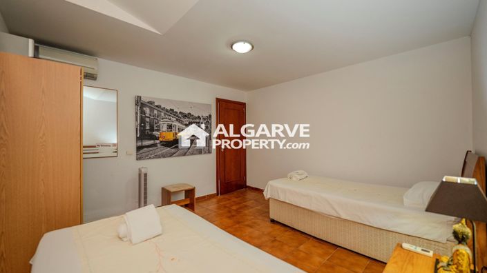 Image No.27-4 Bed Townhouse for sale