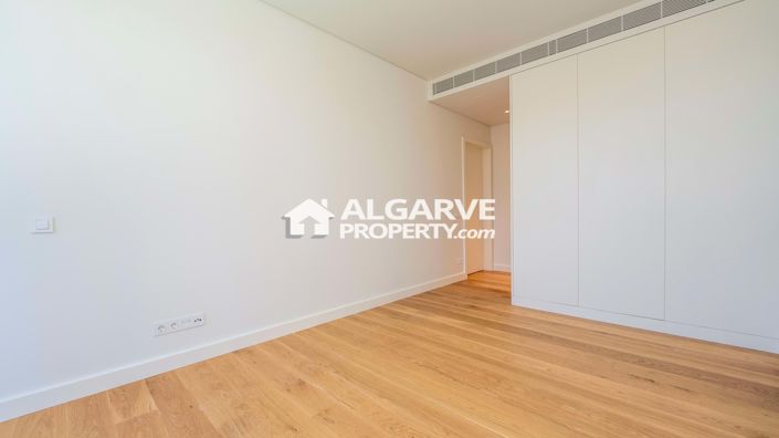 Image No.14-3 Bed Apartment for sale