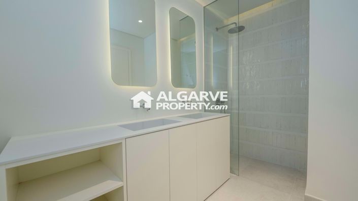 Image No.17-3 Bed Apartment for sale