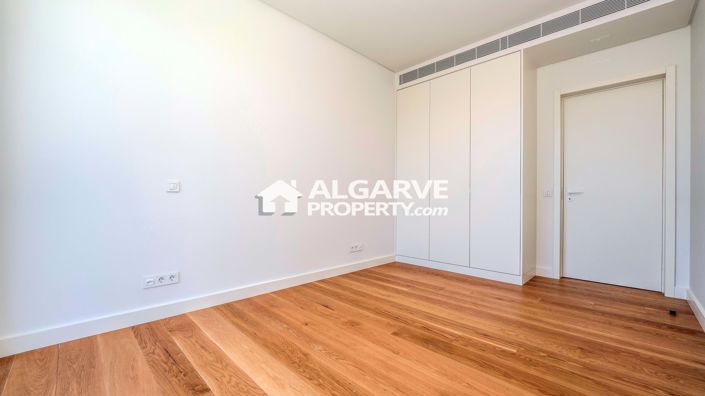 Image No.20-3 Bed Apartment for sale