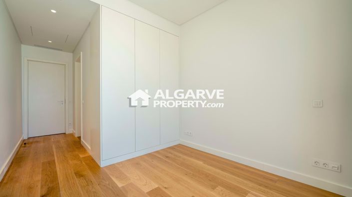 Image No.23-3 Bed Apartment for sale