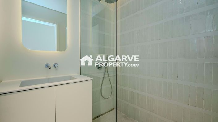 Image No.24-3 Bed Apartment for sale