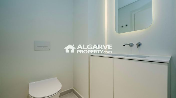 Image No.25-3 Bed Apartment for sale