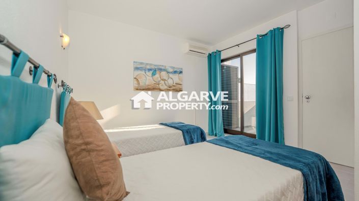 Image No.12-4 Bed Semi-Detached for sale