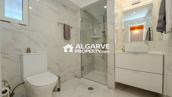 Image No.22-4 Bed Semi-Detached for sale