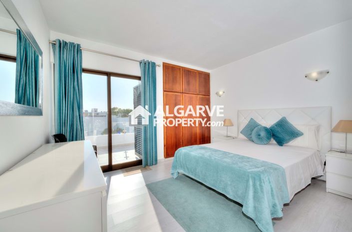 Image No.4-4 Bed Semi-Detached for sale