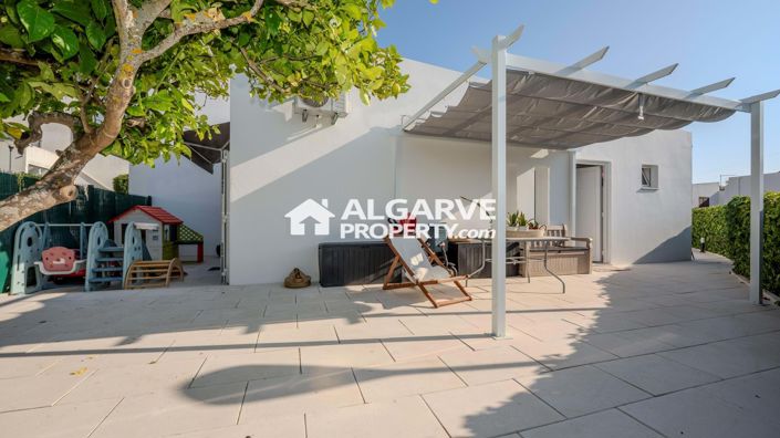 Image No.49-4 Bed Semi-Detached for sale