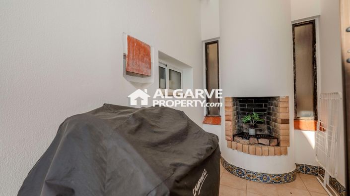 Image No.57-4 Bed Semi-Detached for sale