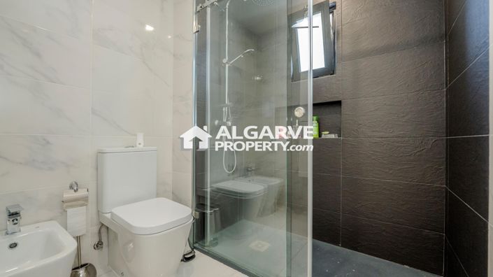 Image No.9-4 Bed Semi-Detached for sale