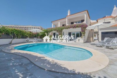 7 Bed Villa for sale