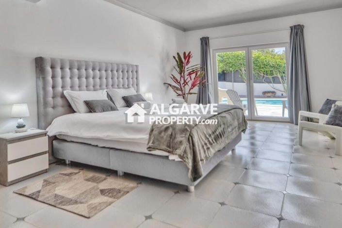 Image No.4-7 Bed Villa for sale