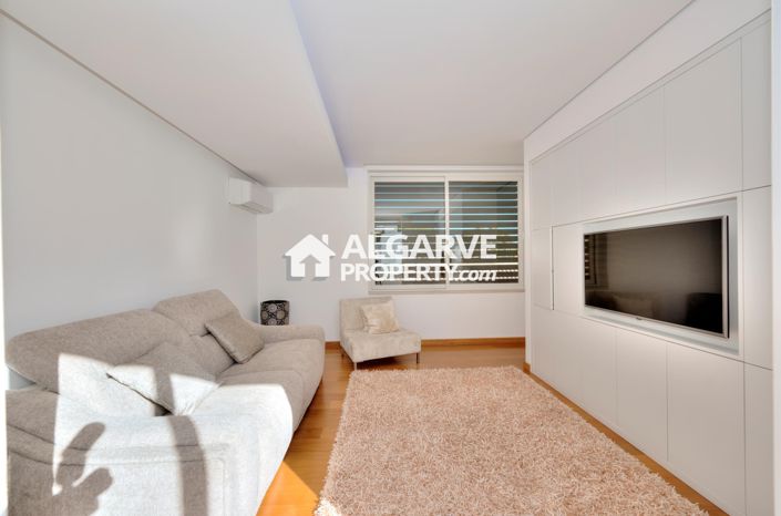 Image No.38-5 Bed Villa for sale