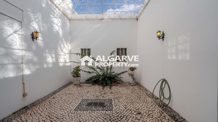 Image No.16-5 Bed Villa for sale