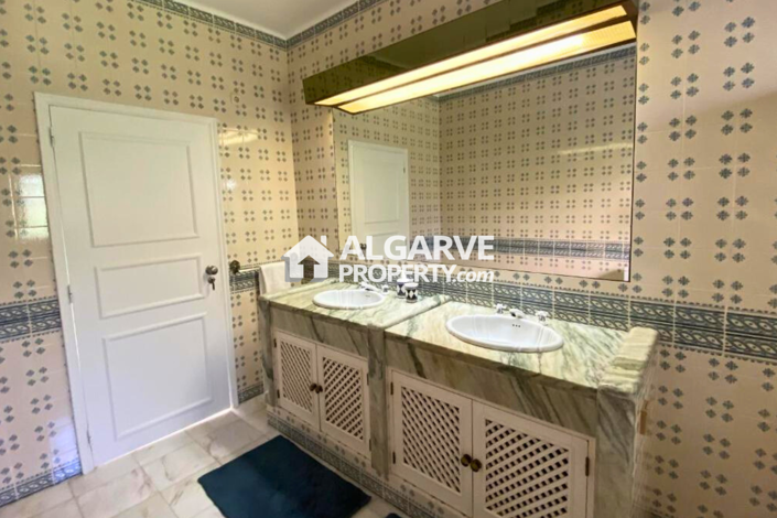 Image No.19-5 Bed Villa for sale