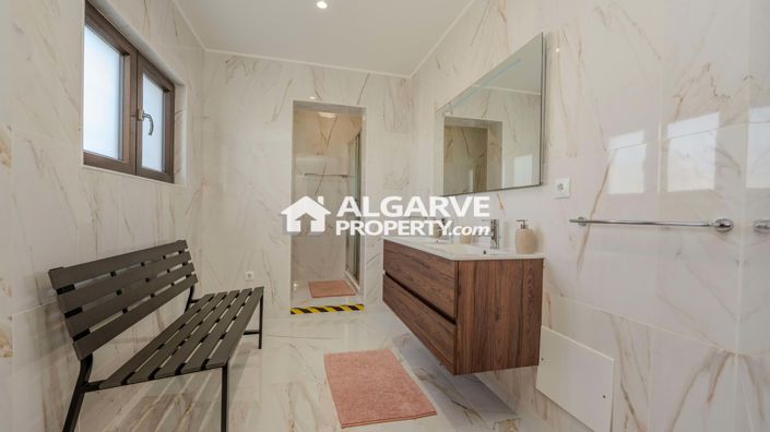 Image No.26-5 Bed Villa for sale