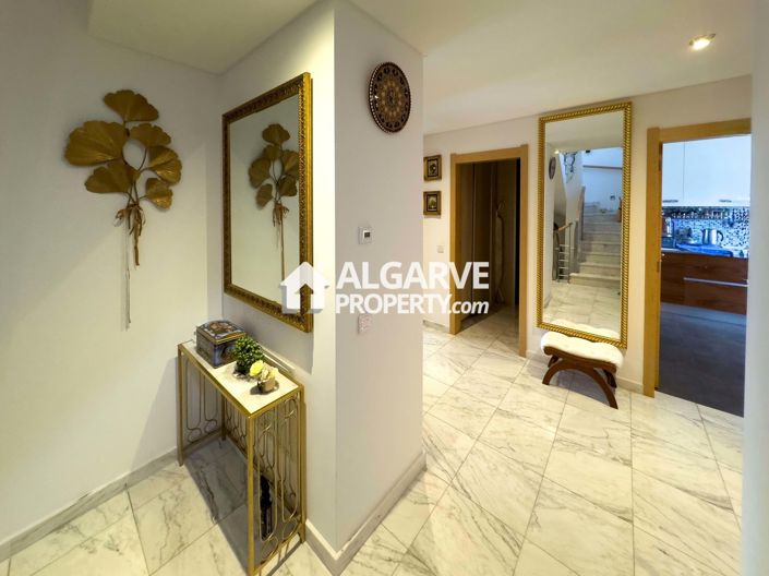 Image No.11-4 Bed Villa for sale