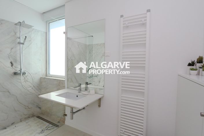 Image No.22-3 Bed Semi-Detached for sale