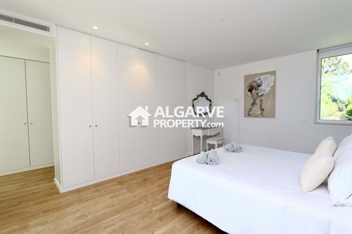 Image No.28-3 Bed Semi-Detached for sale