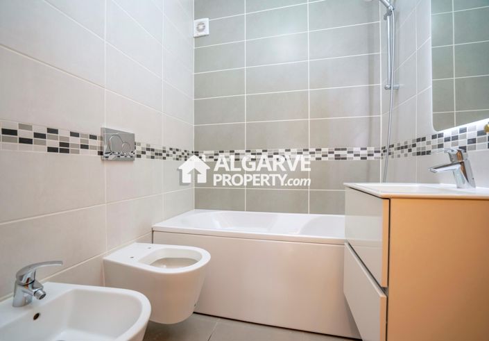 Image No.15-4 Bed Apartment for sale