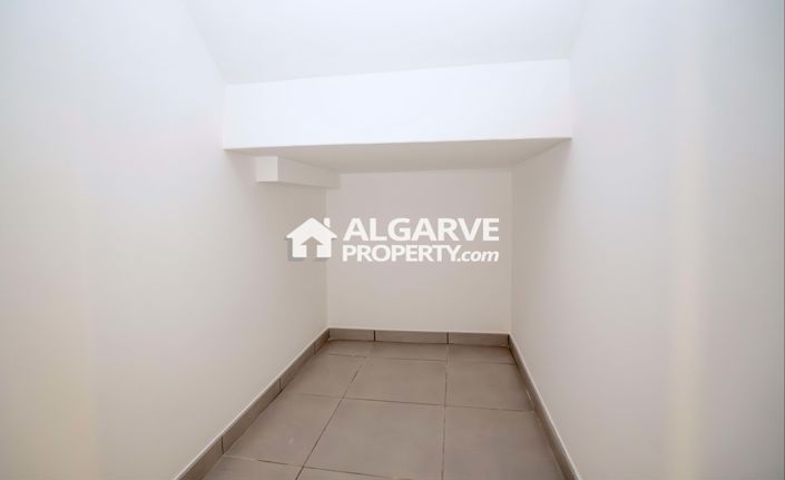 Image No.18-4 Bed Apartment for sale