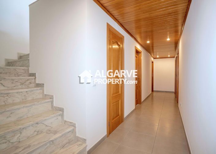 Image No.19-4 Bed Apartment for sale